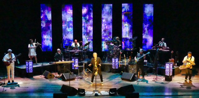Jon Anderson Puts His Hands to Work at the Ryman